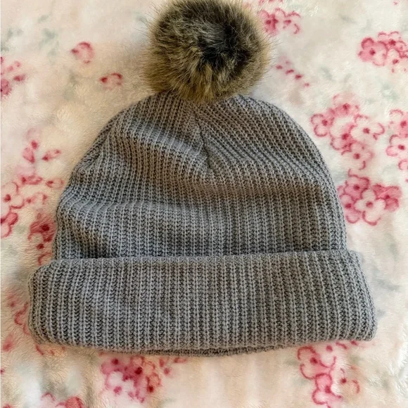 Carhartt Beanie with Faux Fur Pom - Picture 3 of 6